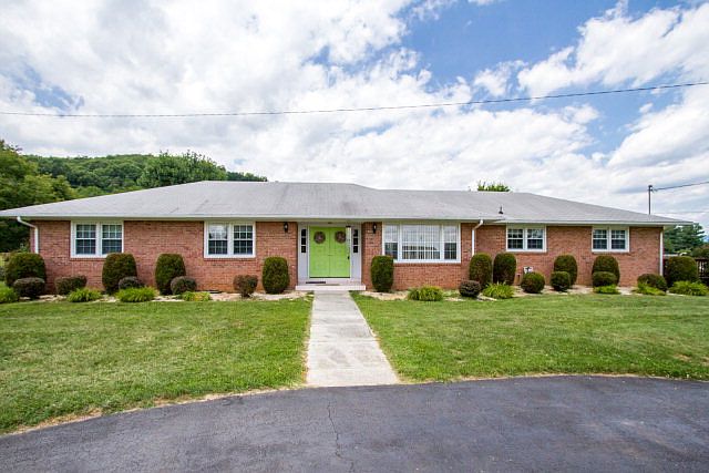 1st image of 225 Ivanhoe Road
