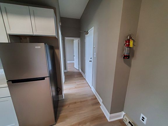 5th image of 818 S Broom St APT 3A