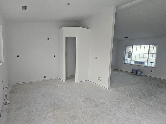 2nd image of 1025 N Jessie St
