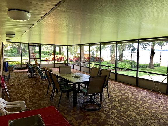 Screened in Patio-lake view
