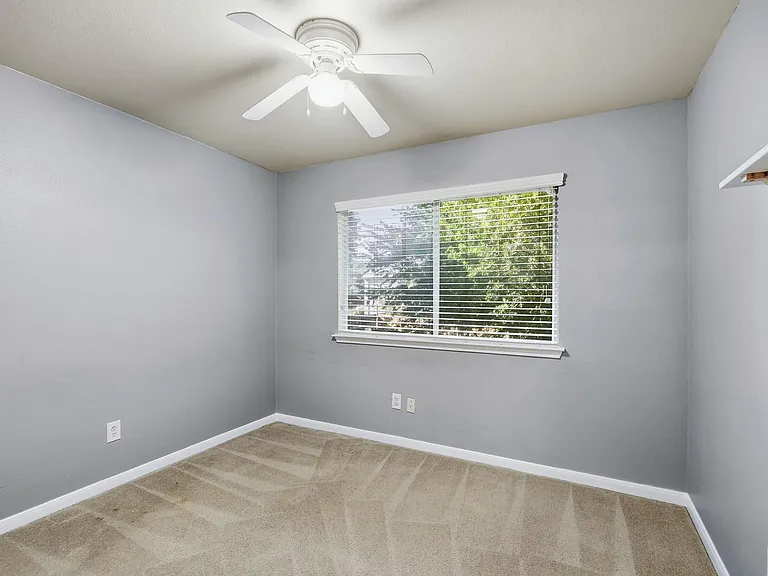 2913 Winchester Dr — Photo 11