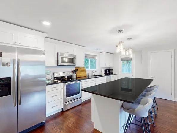 21 Wakefield Ave, Saugus, MA 01906