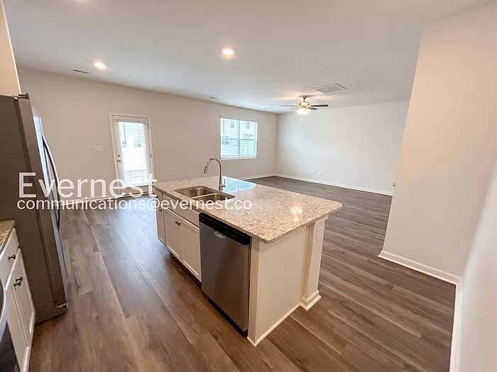 209 Maple Spring Trl — Photo 4