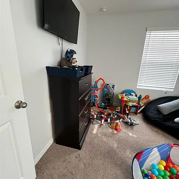 863 Grandin St — Photo 6
