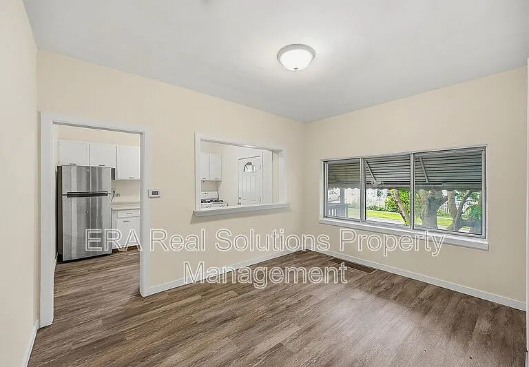 2028 W Galbraith Rd — Photo 20