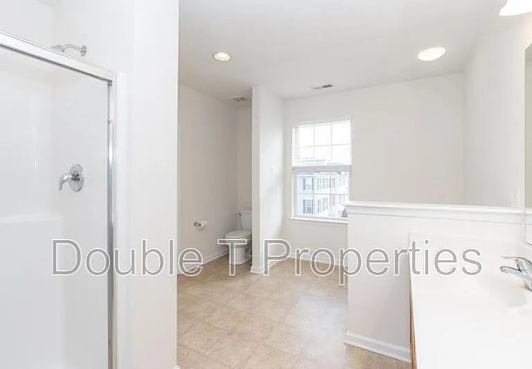 1841 Graymount Way — Photo 13