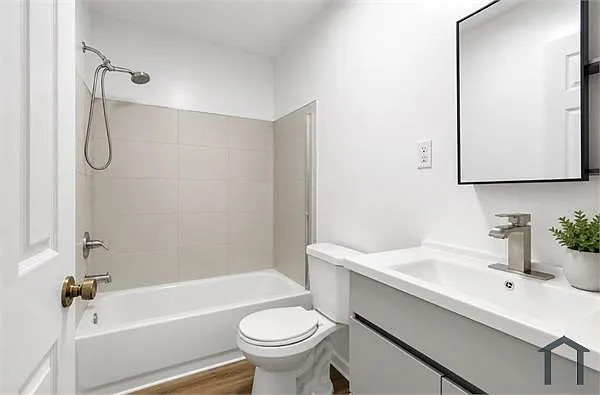 4035 Green St #3 — Photo 5