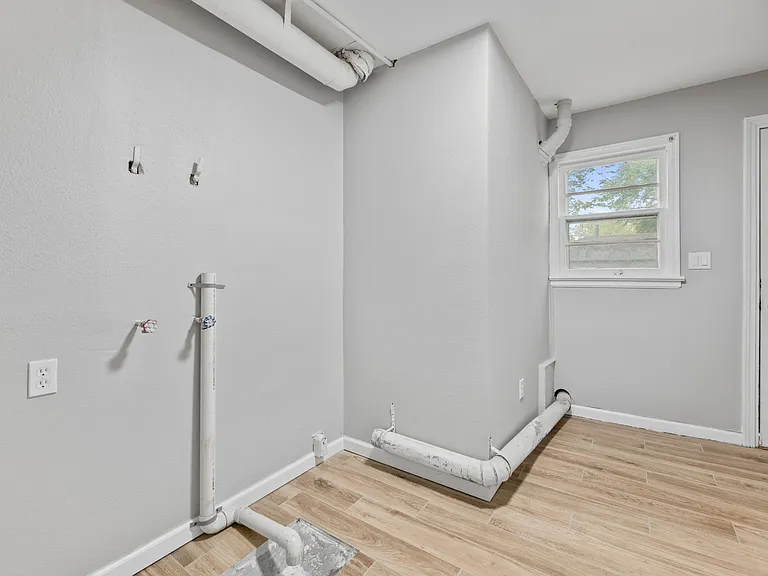 119 S Custer Ave — Photo 13
