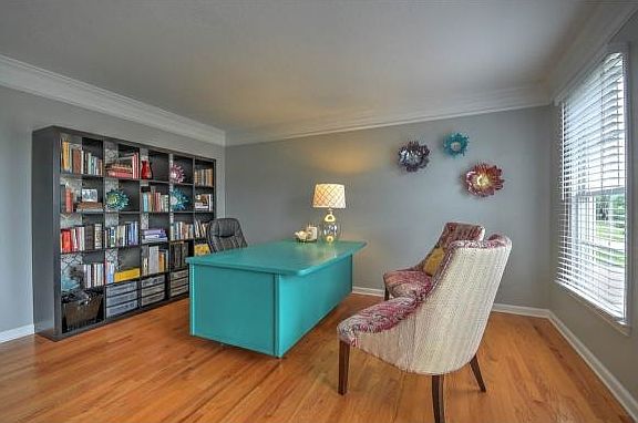 3rd image of 292 Southridge Dr