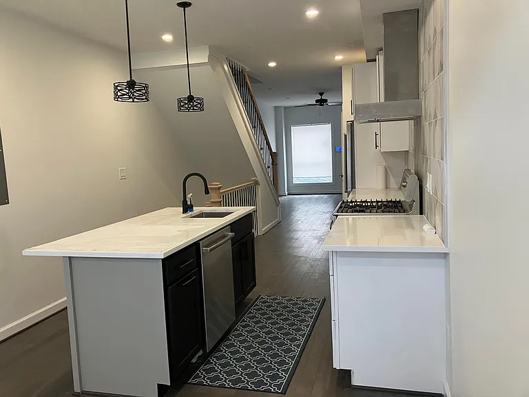 619 Wyeth St #1 — Photo 8