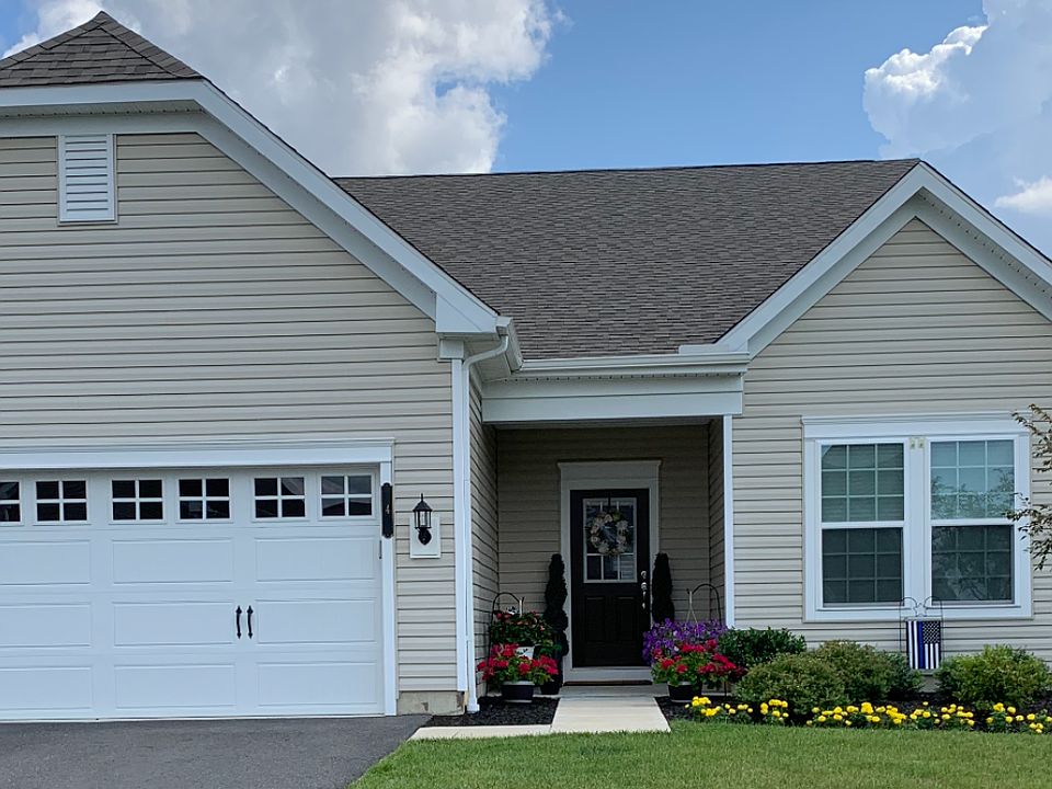 1st image of 4 Sunnydale Ln