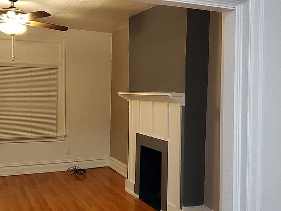 7303 Hermitage Living Room