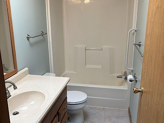 3rd image of 163 Lakeview Ln