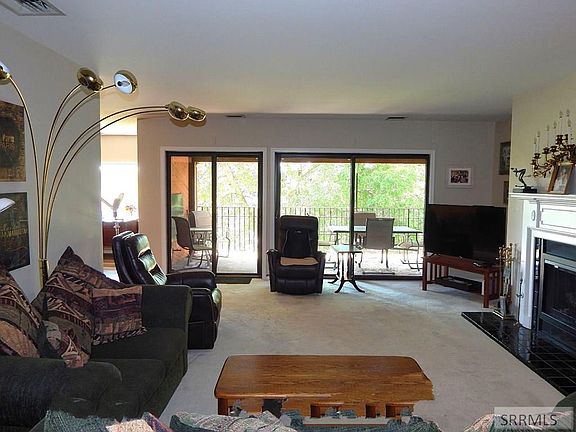 2nd image of 463 Parkway Cir #463