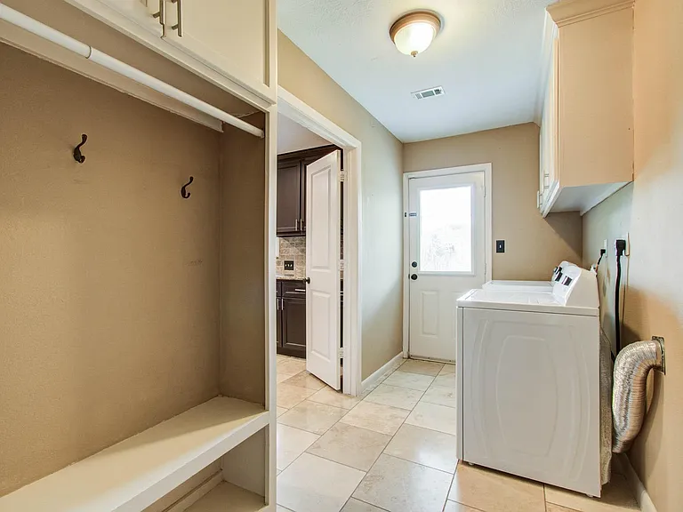 11422 Endicott Ln — Photo 25