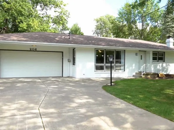 206 S Broadway St, Hudson, IL 61748