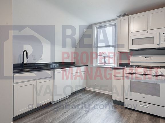 3rd image of 1930 Coltman Rd APT 4