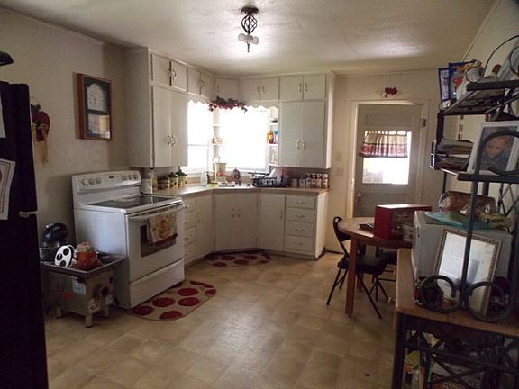 5th image of 321 W Smith St