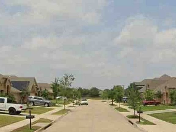 Exterior Neighborhood (street photo)