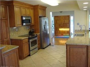 3143 Lynnhaven Dr, Virginia Beach, VA 23451