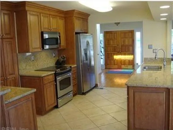 3143 Lynnhaven Dr, Virginia Beach, VA 23451