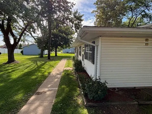 406 4th St SE #1C, State Center, IA 50247