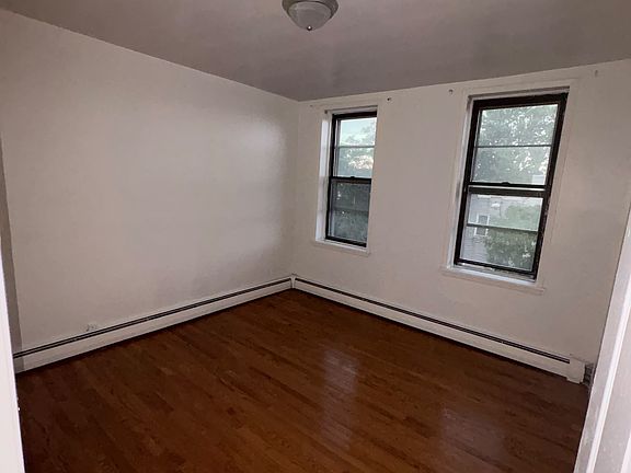 5th image of 1046 Broadway APT 5