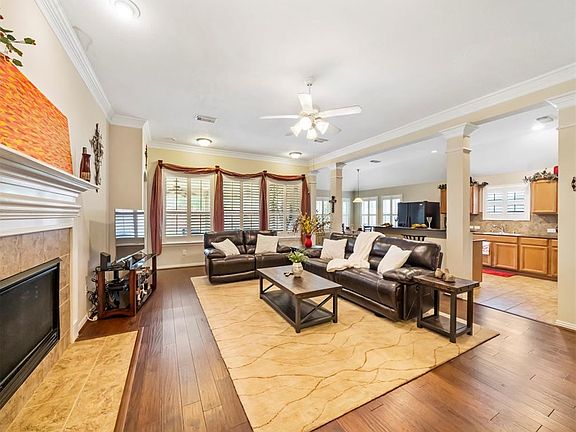 2nd image of 2811 Chinaberry Park Ln