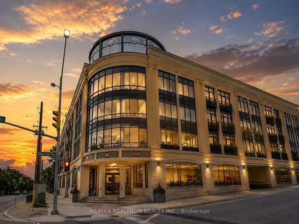 205 Lakeshore Rd W #201, Oakville, ON L6K 0H8