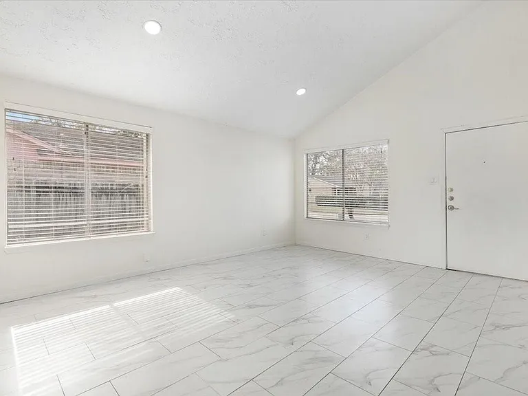 14818 Gladewick Dr — Photo 3