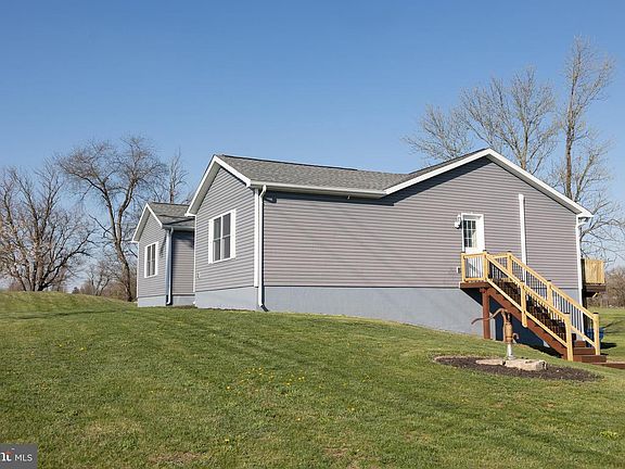 3rd image of 599 Hilltown Rd