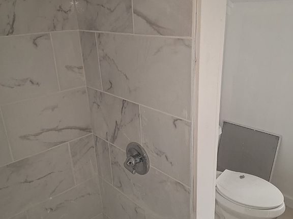 2nd image of 3918 Flora Ave