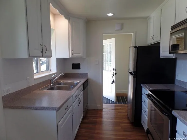 250 S Ivy St — Photo 8