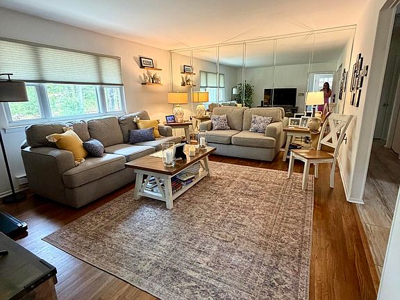 4th image of 224 Columbine Avenue #D