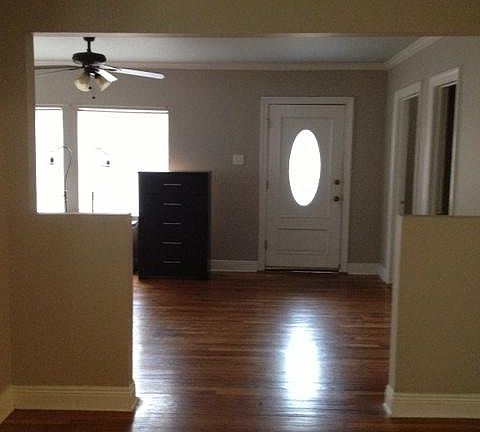 Front door from Dining/Keeping room.