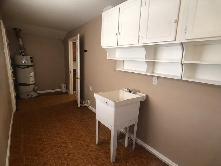 441 Hazelton St — Photo 12