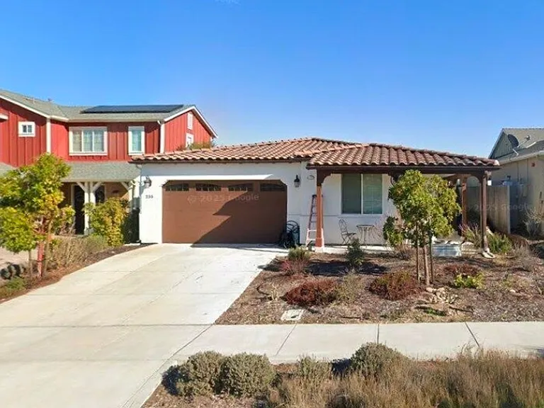 255 Creekview Ave — Photo 1