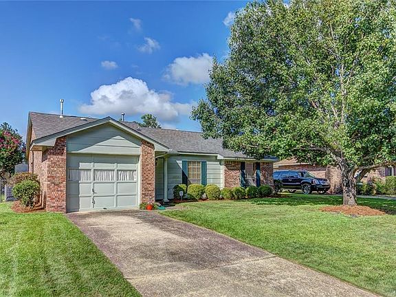 2nd image of 5732 Hyde Park Dr