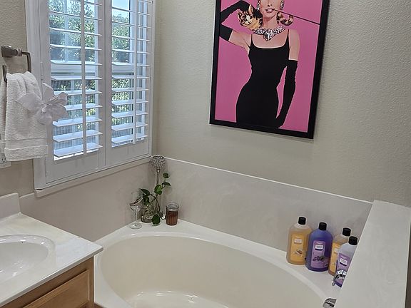 2nd image of 1013 Thompson Cir #1