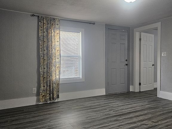 2nd image of 726 W Kerr St