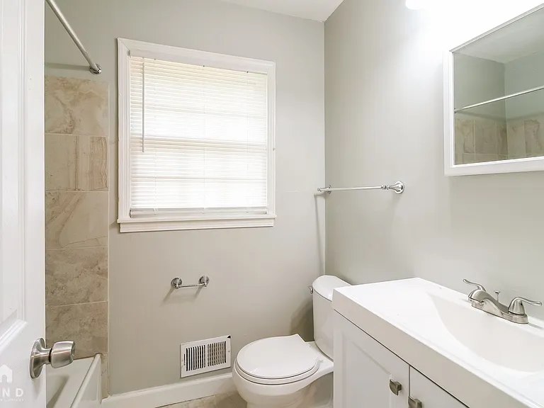 6220 Leslie Dr — Photo 16