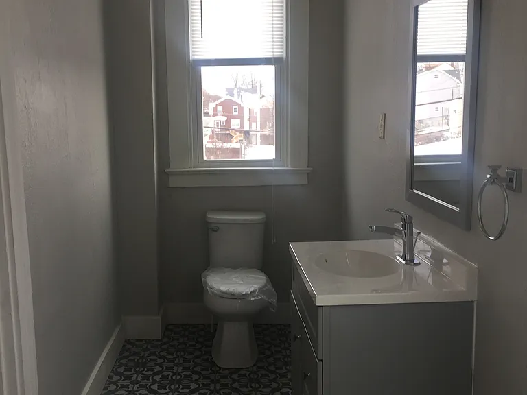 211 Sterling St — Photo 6