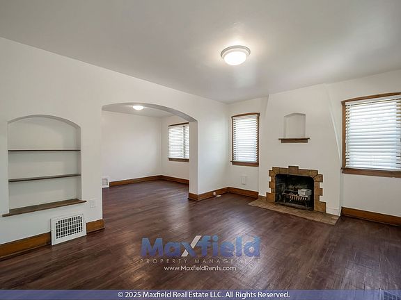4th image of 1002 E Wilson Ave