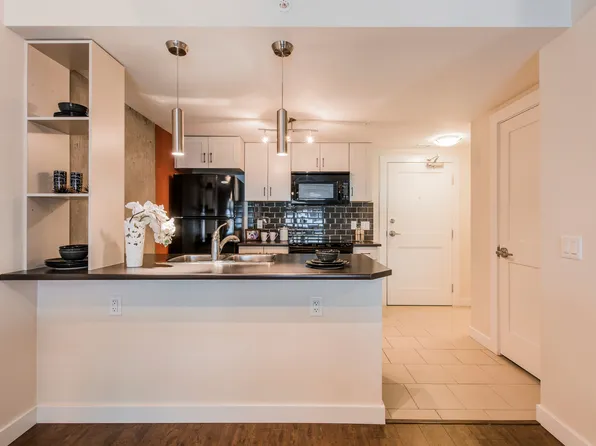 Mayfair Village South, 10047 109th St NW, Edmonton, AB T5J 0C6