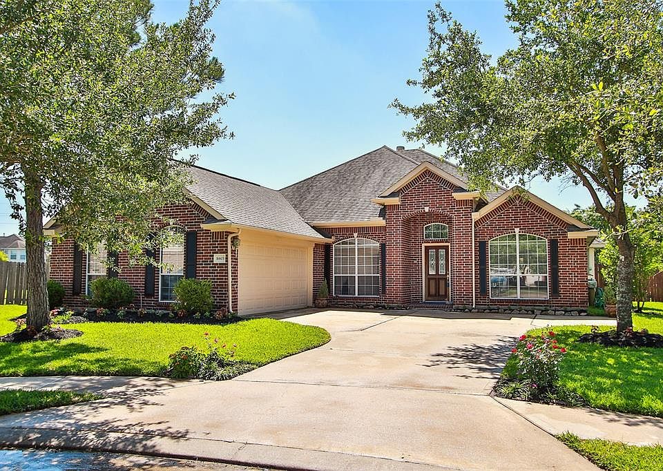 Beautiful one-story 4 bedroom 2.5 bathroom home with a huge yard and a pool/spa located in Stone Gate!