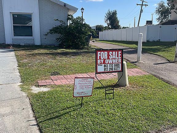 4th image of 10533 Parkcrest Dr