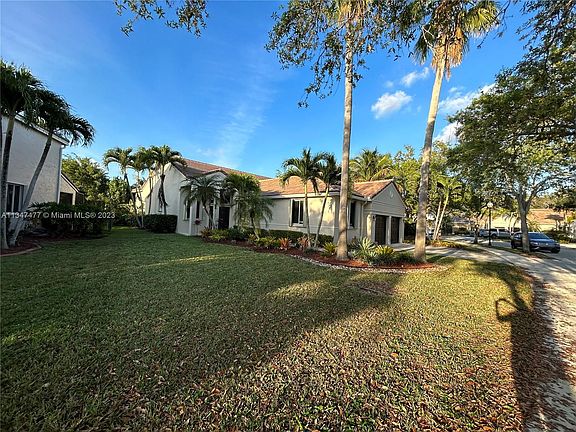 4th image of 1396 Camellia Cir