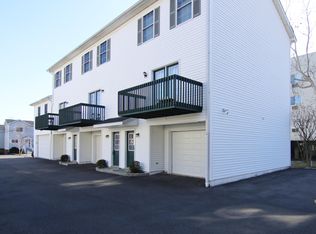 14 Dora St APT 2, Stamford, CT 06902
