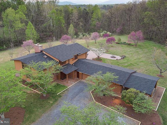 2nd image of 219 Tiger Valley Rd