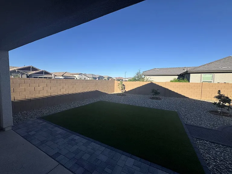 32067 N Wayne Ln — Photo 2